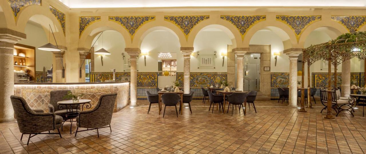 Hotel Ilunion Merida Palace Экстерьер фото Restaurant in the hotel